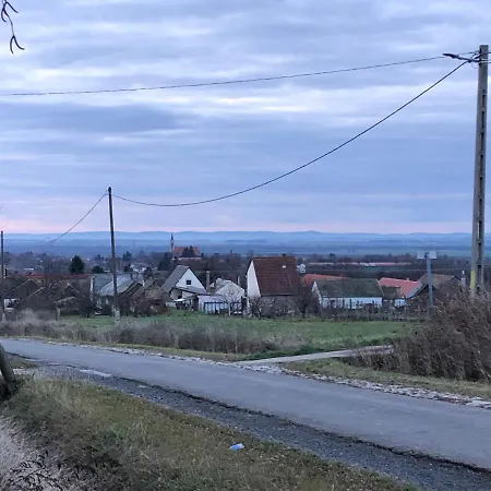 Panzio Rust In Lanycsok